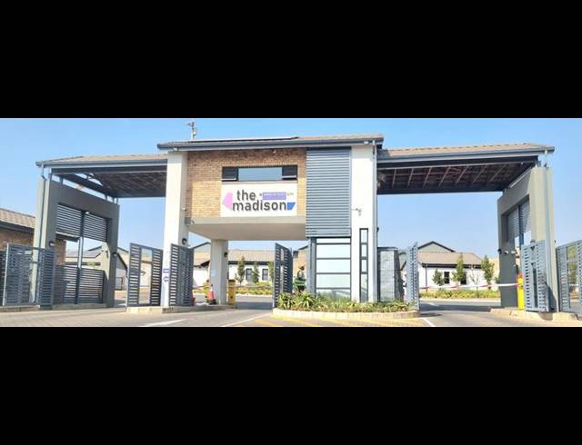 3 BEDROOM TOWNHOUSE FOR SALE IN AMBERFIELD